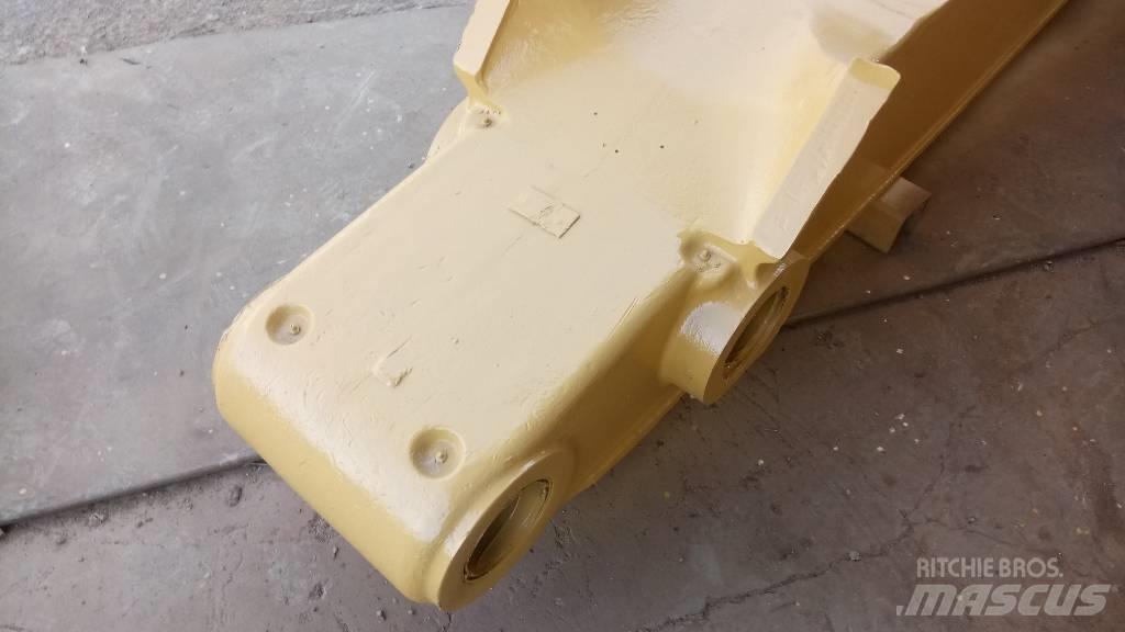 CAT 245 Стрели и рамена
