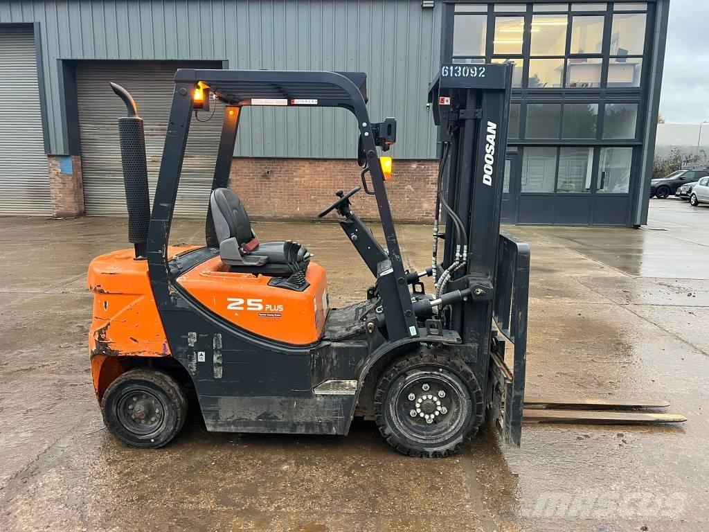 Doosan D 25 GP Дизелови камиони