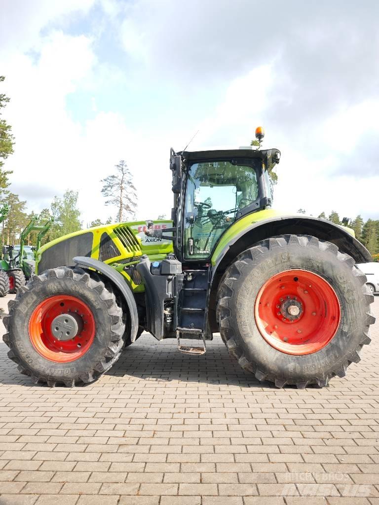 CLAAS Axion 940 Трактори