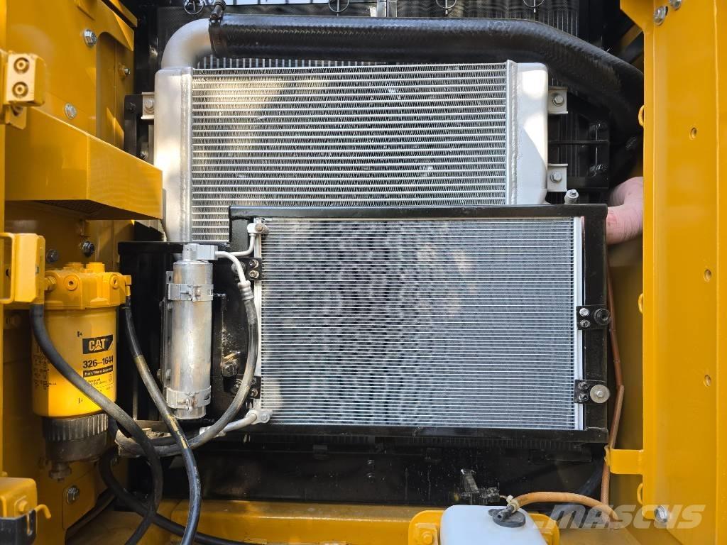 CAT 320D2 Верижен екскаватор