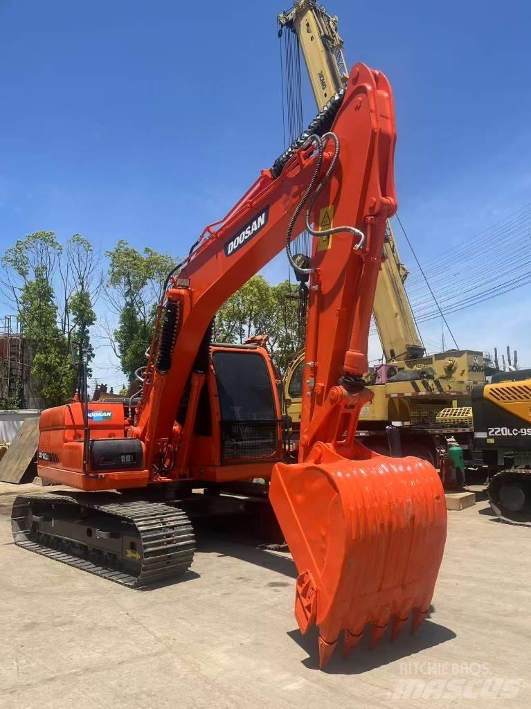Doosan DX 140 LC Верижен екскаватор