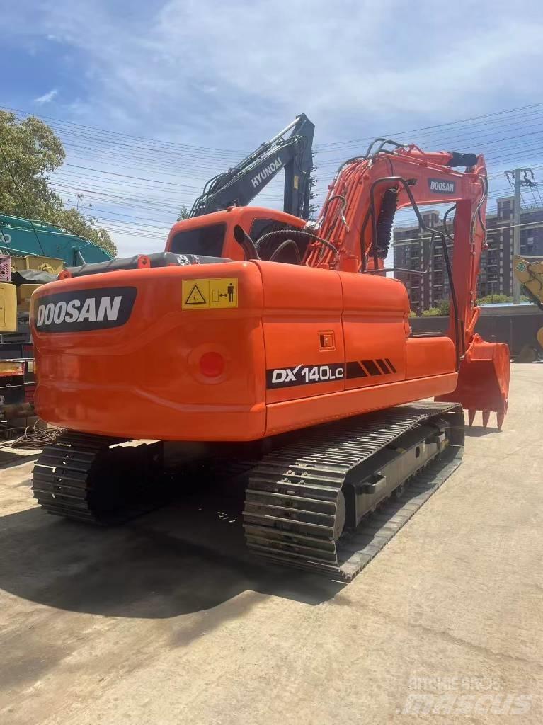 Doosan DX 140 LC Верижен екскаватор