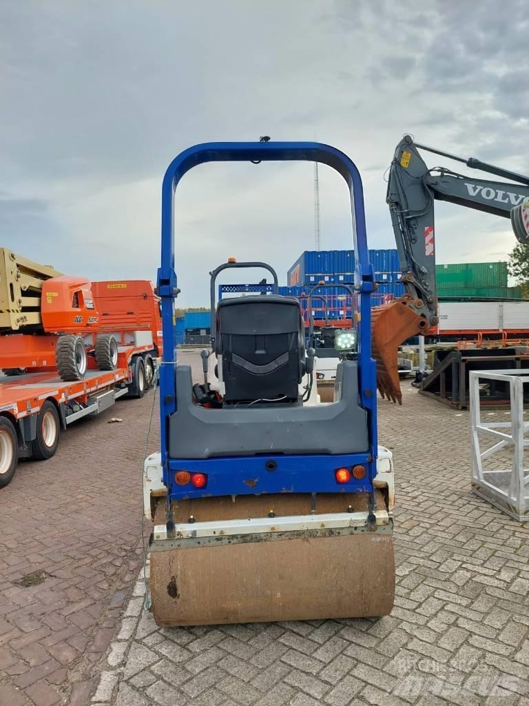 Dynapac CC1200 VI Двойни барабанни ролки
