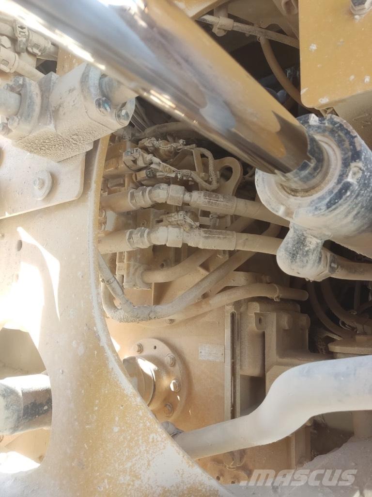 CAT 966 M Колесни товарачи