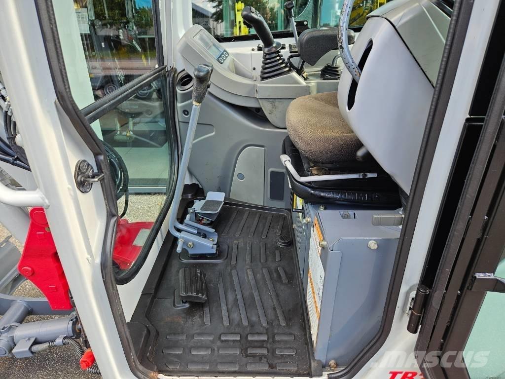 Takeuchi TB 225 Мини екскаватори < 7 т