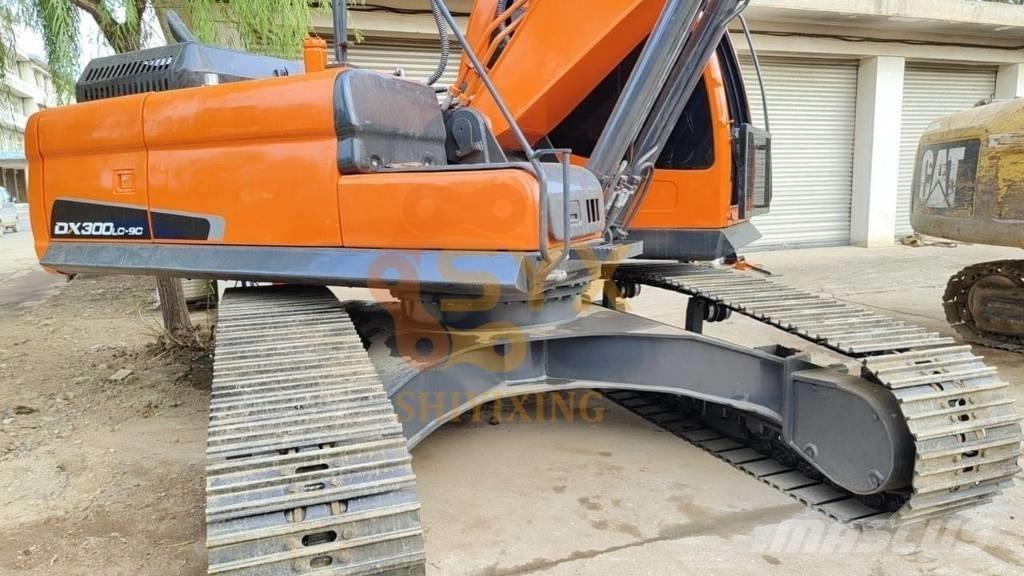 Doosan DX 300 Верижен екскаватор