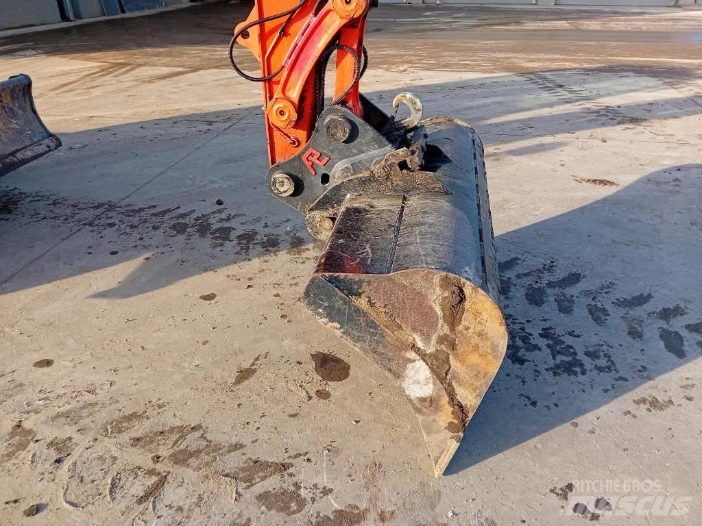 Kubota KX 080 Средни екскаватори 7т - 12т
