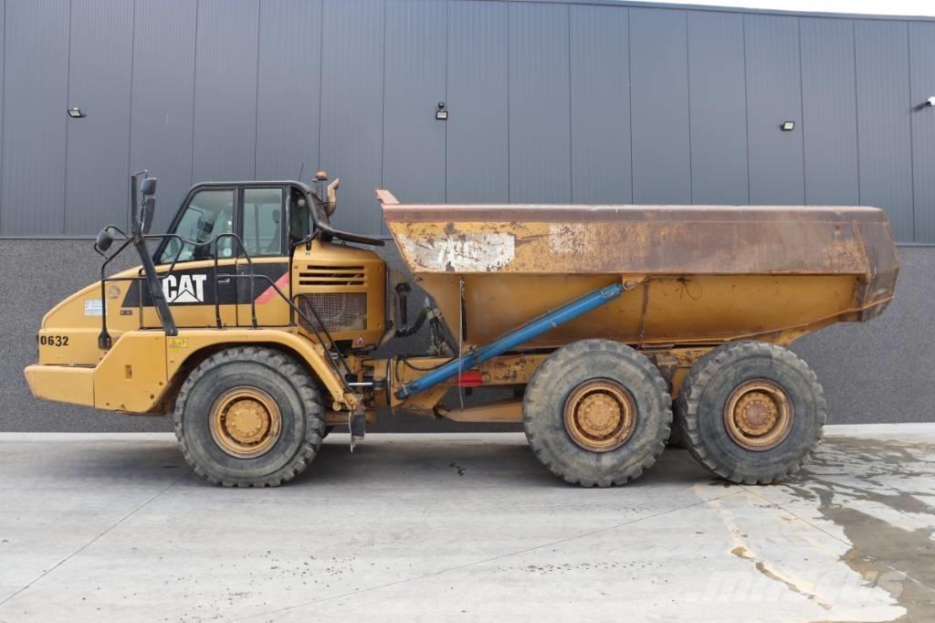 CAT 730 Дъмпери/моторни превозни средства