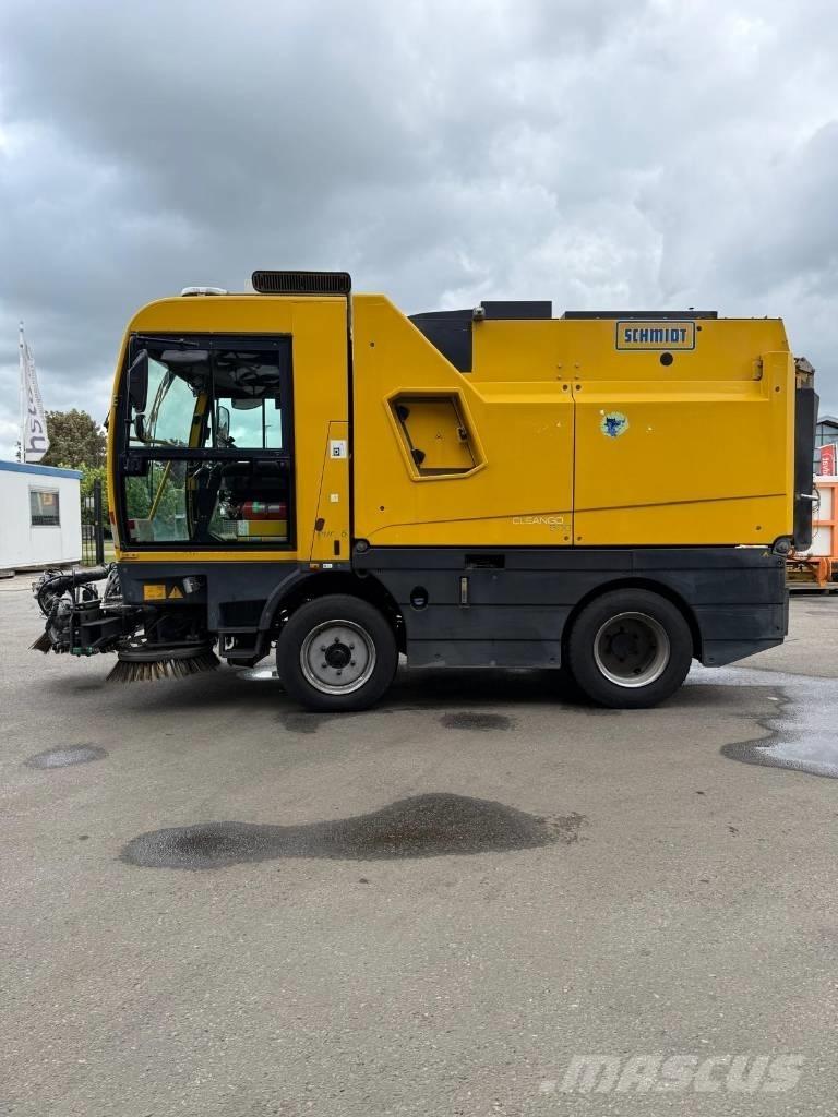 Schmidt Cleango 500 Автоматични метачки с четки
