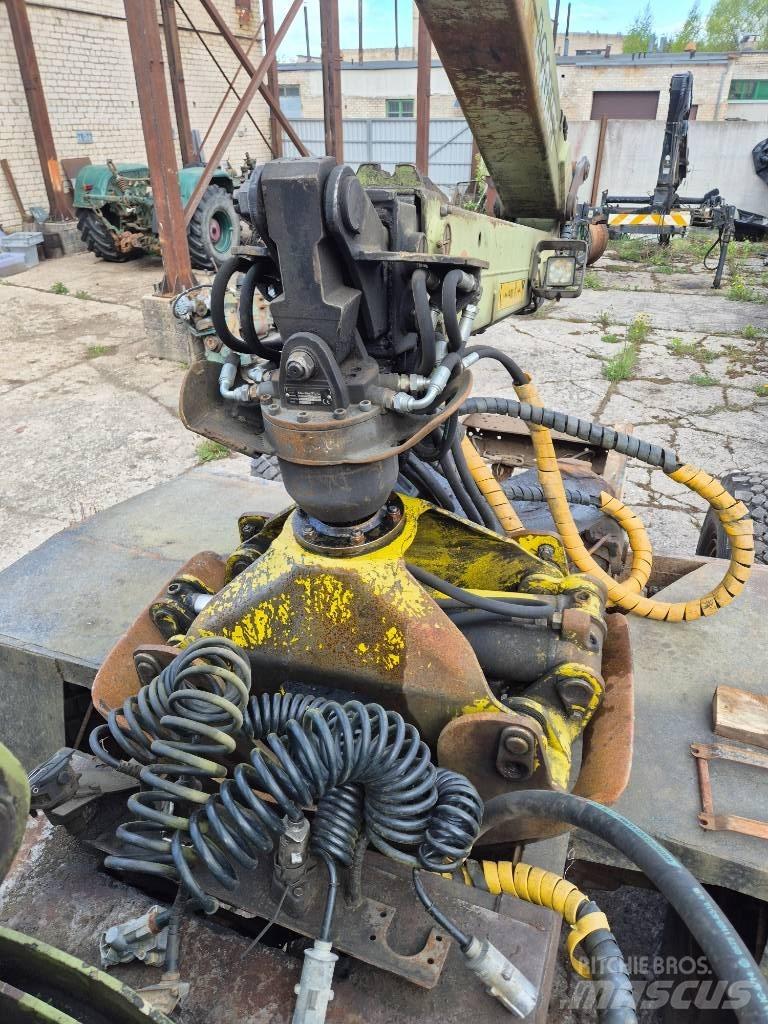 Loglift 82S Каранове за дървен материал