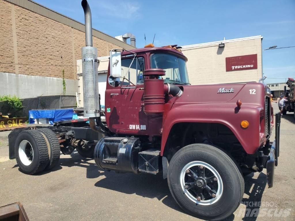 Mack RD 690 P Влекачи
