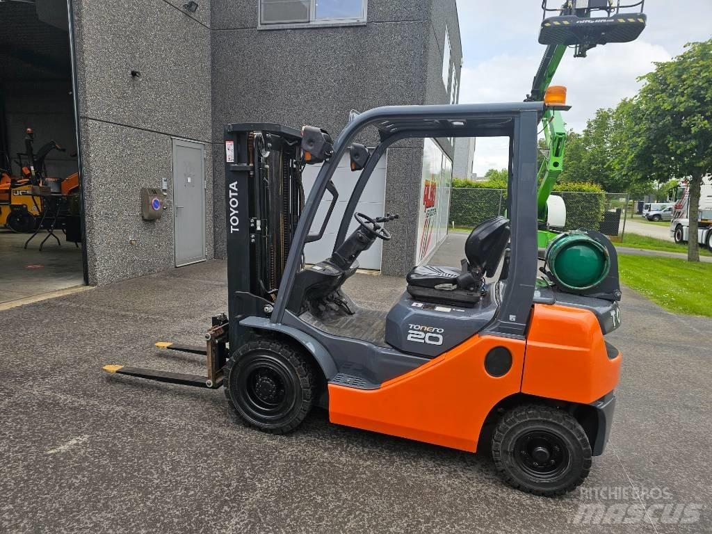 Toyota 02-8 FG F 20 Камиони с АГУ