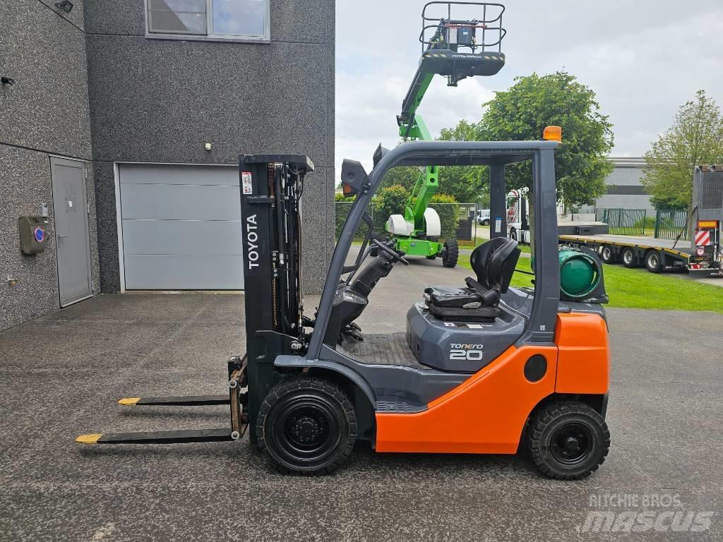 Toyota 02-8 FG F 20 Камиони с АГУ