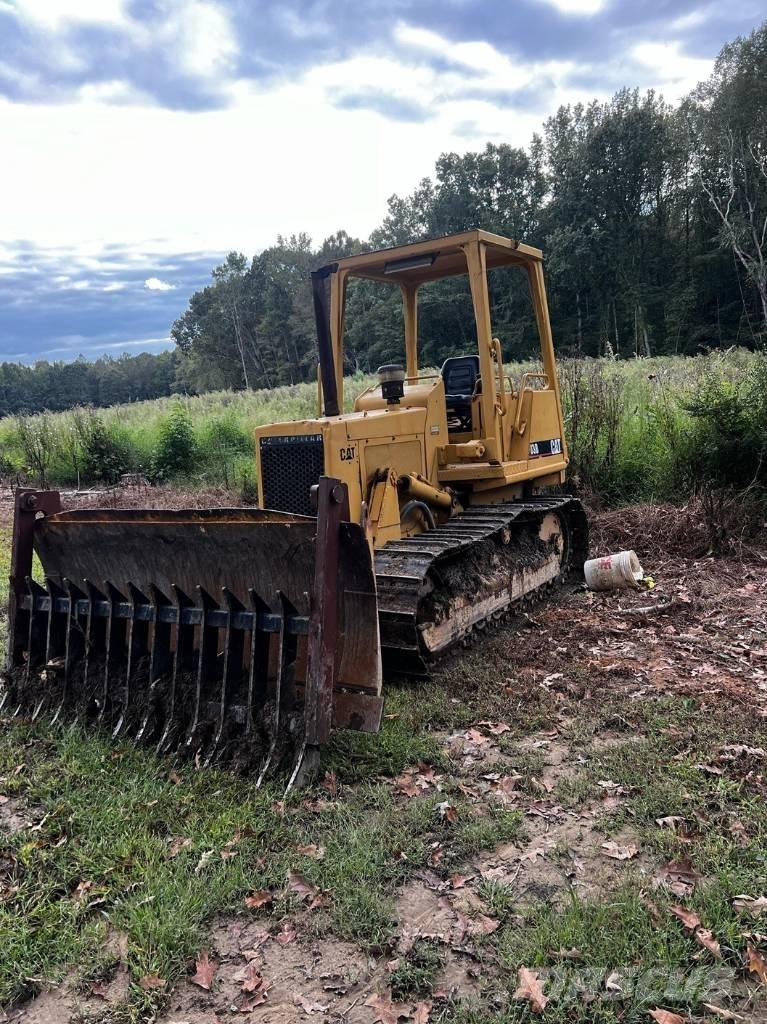 CAT D 3 B Верижни булдозери
