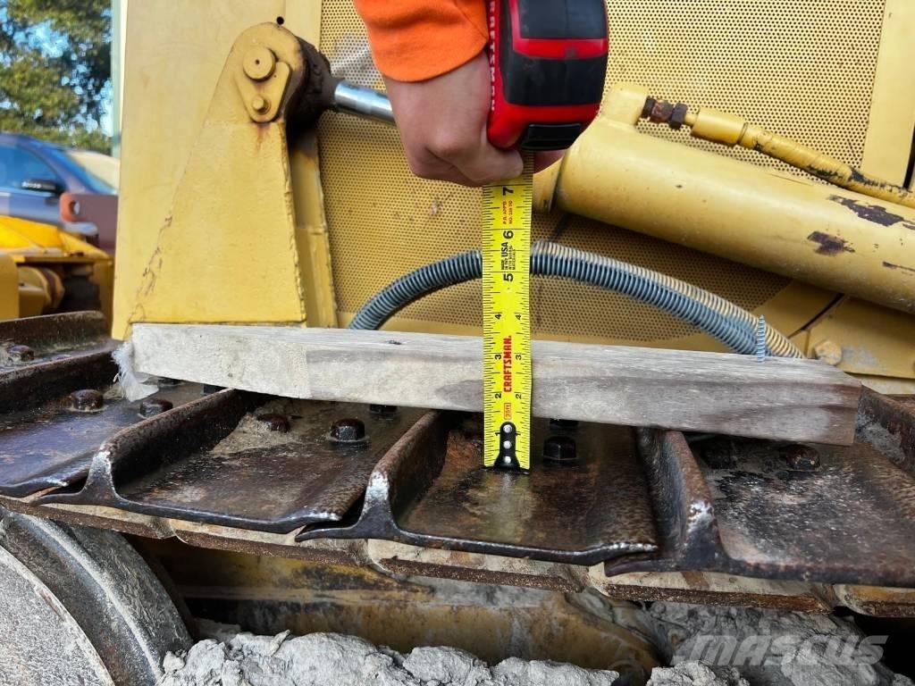 CAT D 3 B Верижни булдозери
