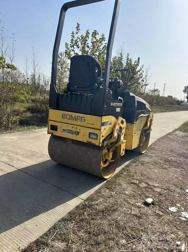Bomag BW 100 AD Двойни барабанни ролки

