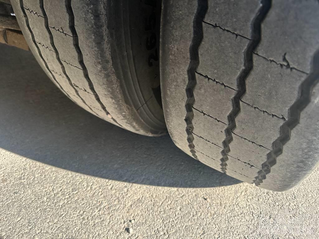 Knapen K 100 Полуремаркета с подвижен под
