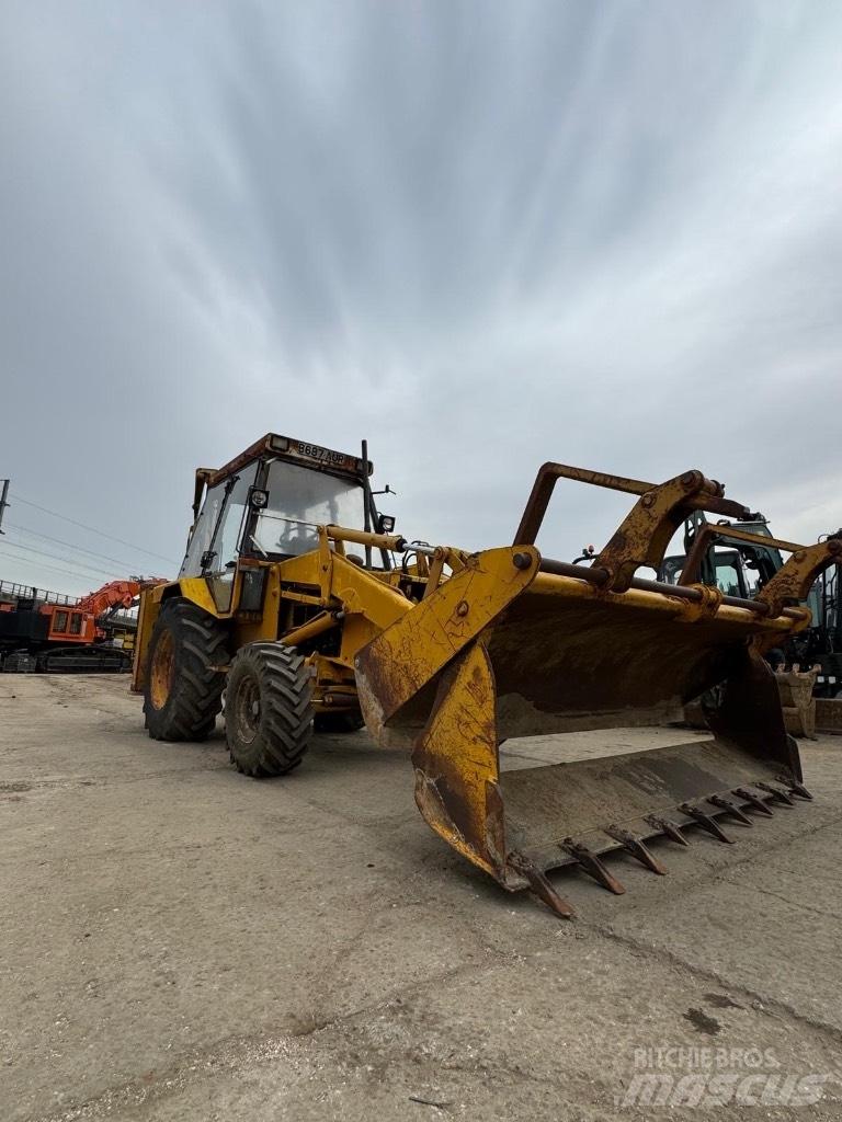 JCB 3 CX Товарач със заден ексватор