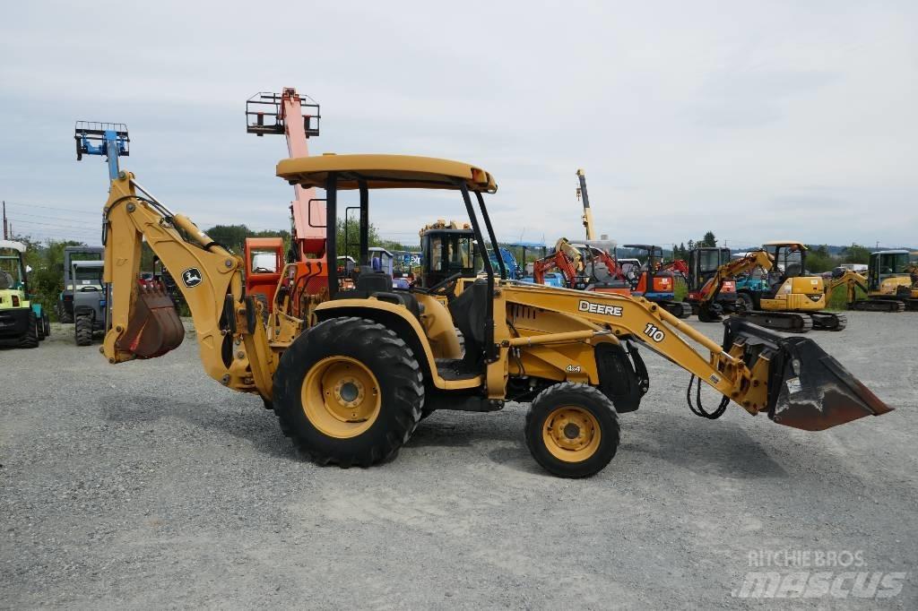 DEERE 110 Товарач със заден ексватор