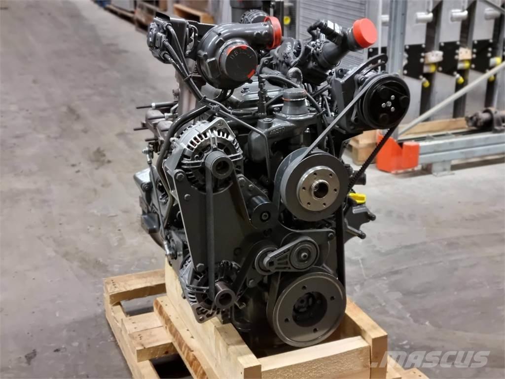 Komatsu 49 AWF Двигатели