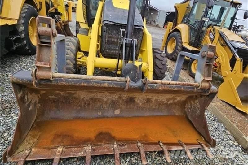CAT 422E TLB Товарач със заден ексватор