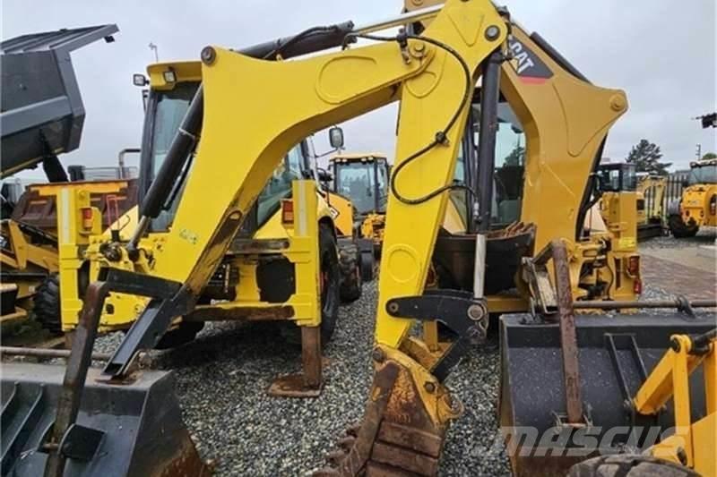 CAT 422E TLB Товарач със заден ексватор