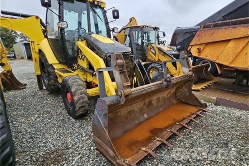 CAT 422E TLB Товарач със заден ексватор
