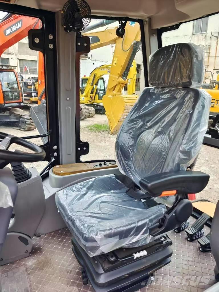 CAT 420 F Товарач със заден ексватор