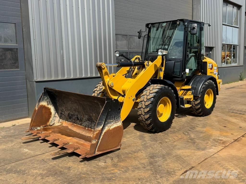 CAT 908M Колесни товарачи