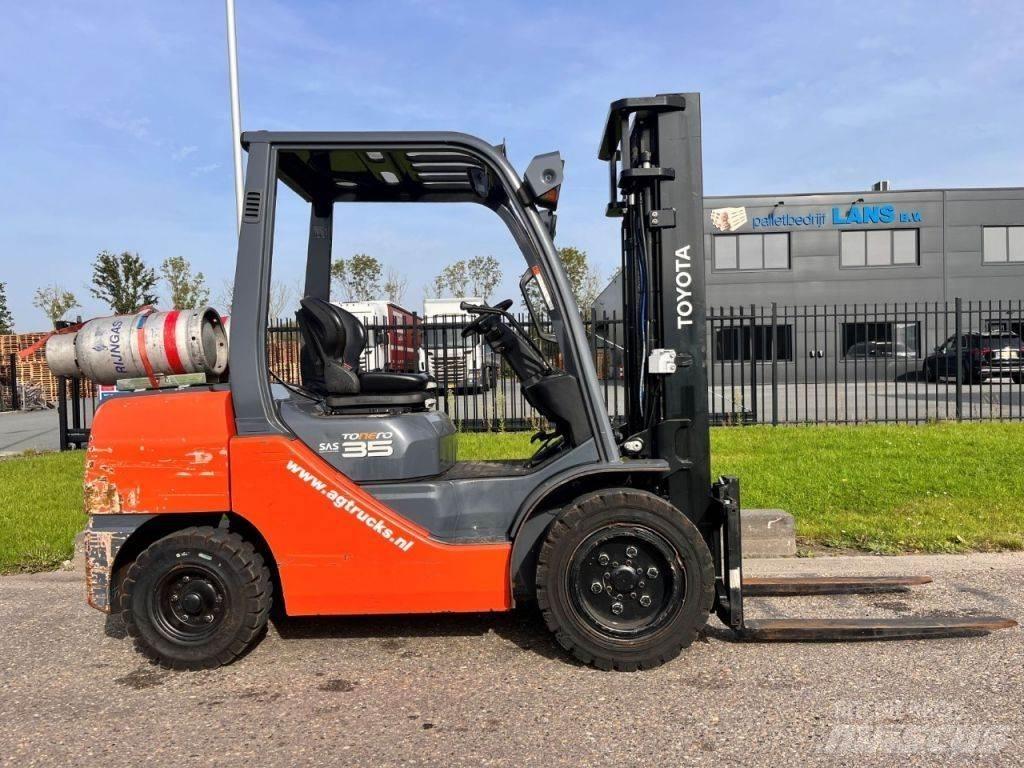 Toyota 02-8FGJF35 Камиони с АГУ