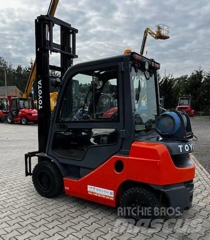 Toyota 02-8 FG F 25 Камиони с АГУ