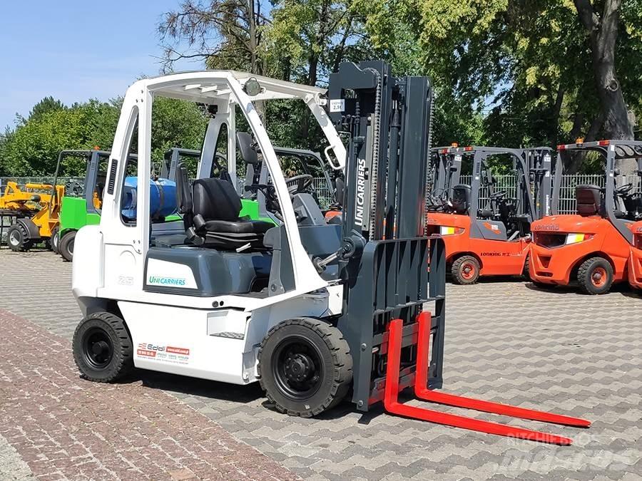 Nissan U1D2A25LH Камиони с АГУ