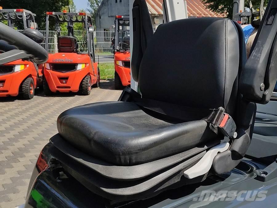 Nissan U1D2A25LH Камиони с АГУ