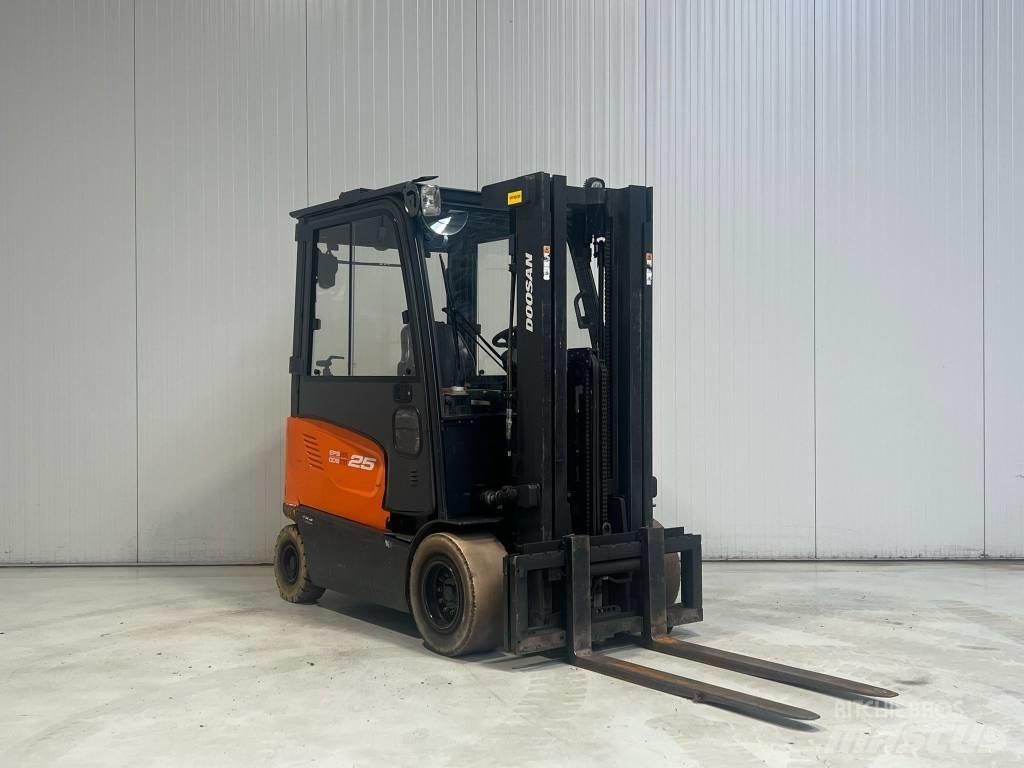 Doosan B25X-7 Електрически вилични кари-повдигачи