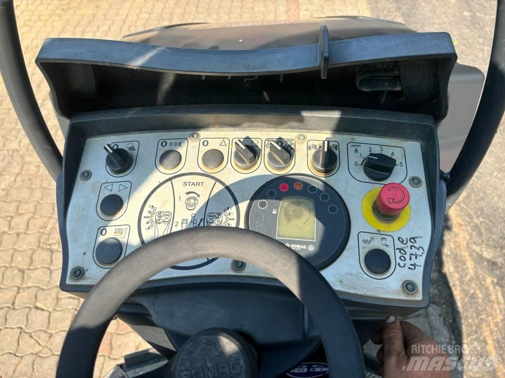 Bomag BW 120 AD-5 Двойни барабанни ролки
