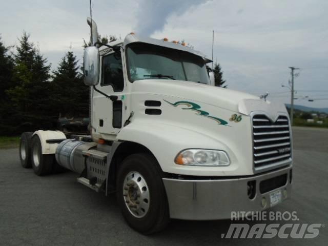 Mack CXU 613 Влекачи