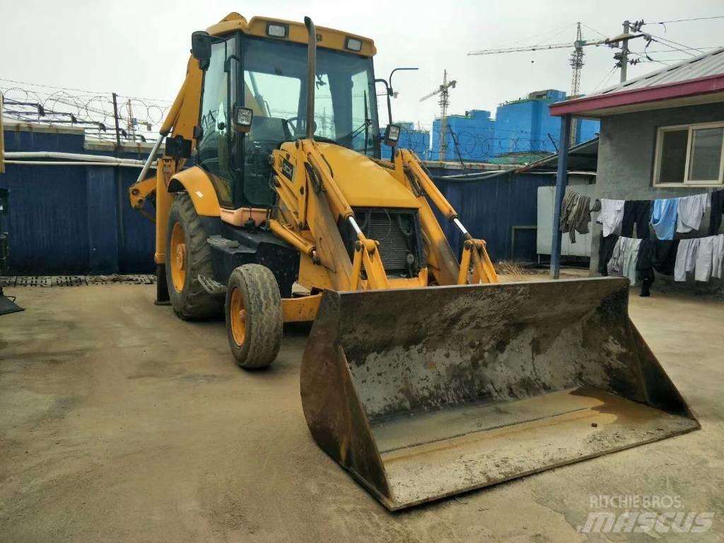 JCB 3CX Товарач със заден ексватор