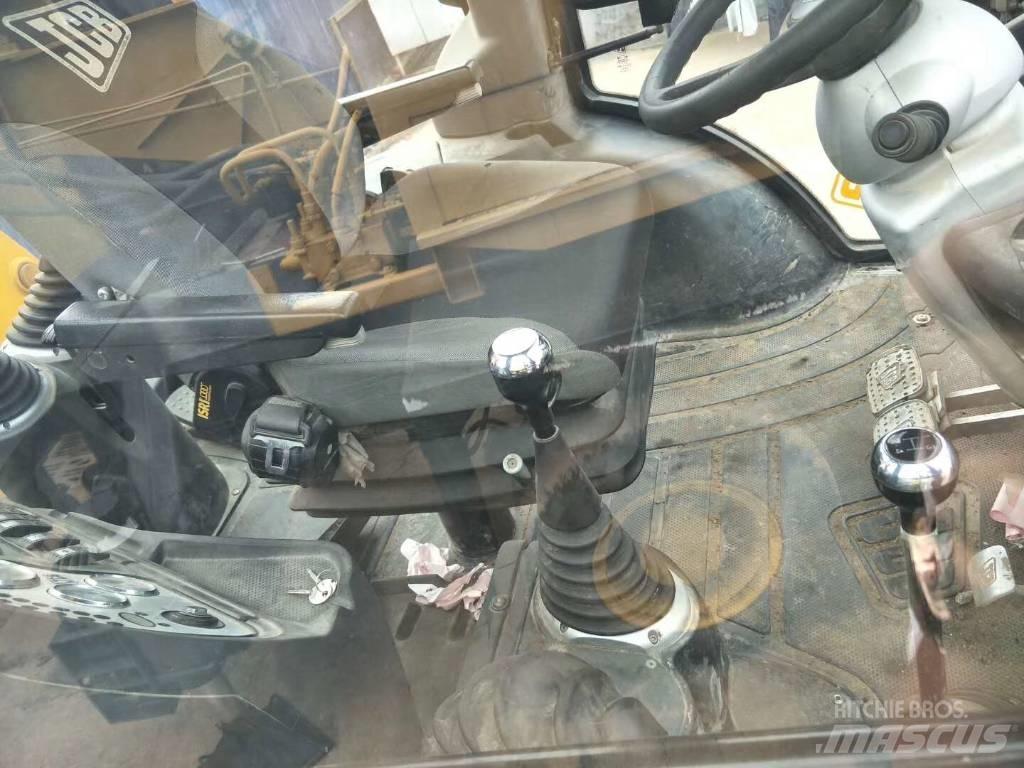 JCB 3CX Товарач със заден ексватор