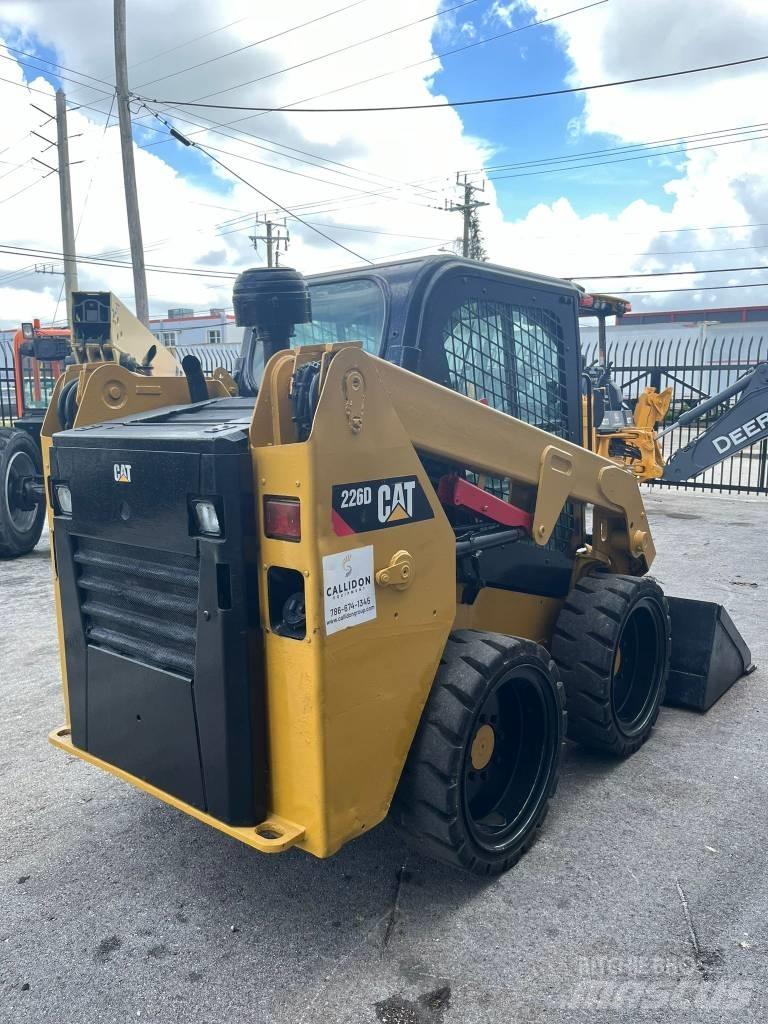 CAT 226 D Мини товарачи
