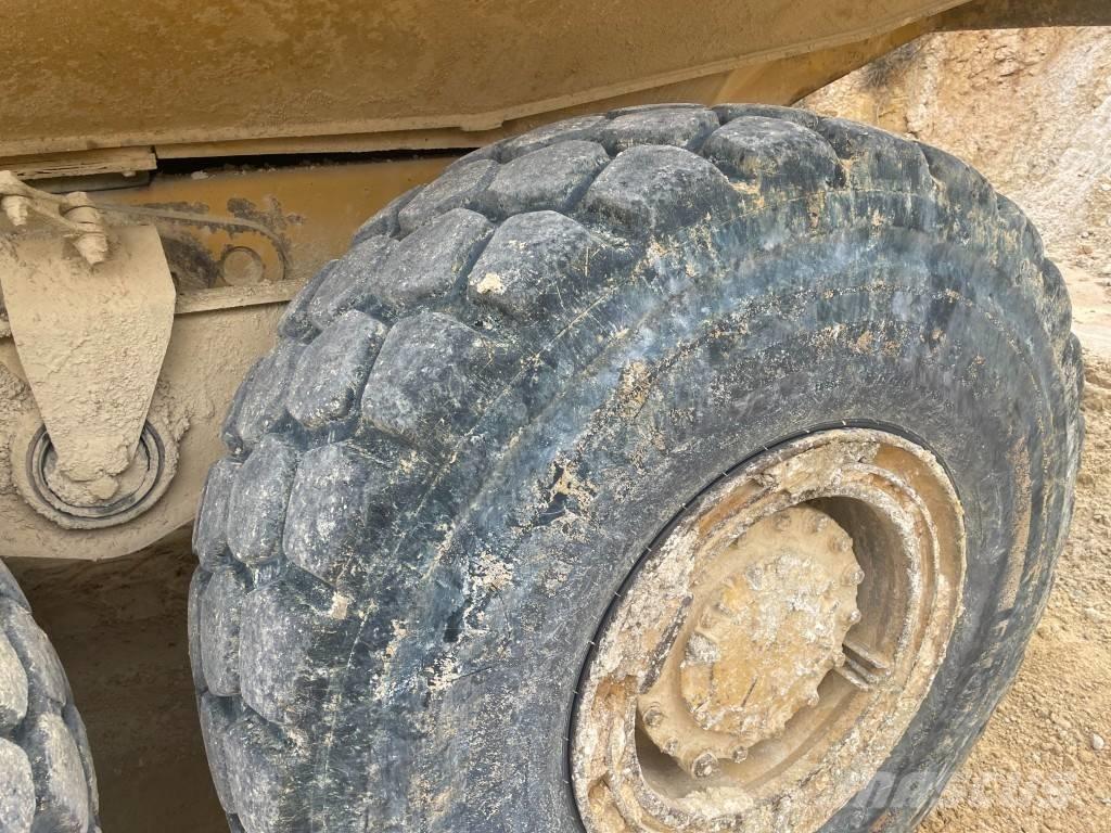 CAT 730 Дъмпери/моторни превозни средства