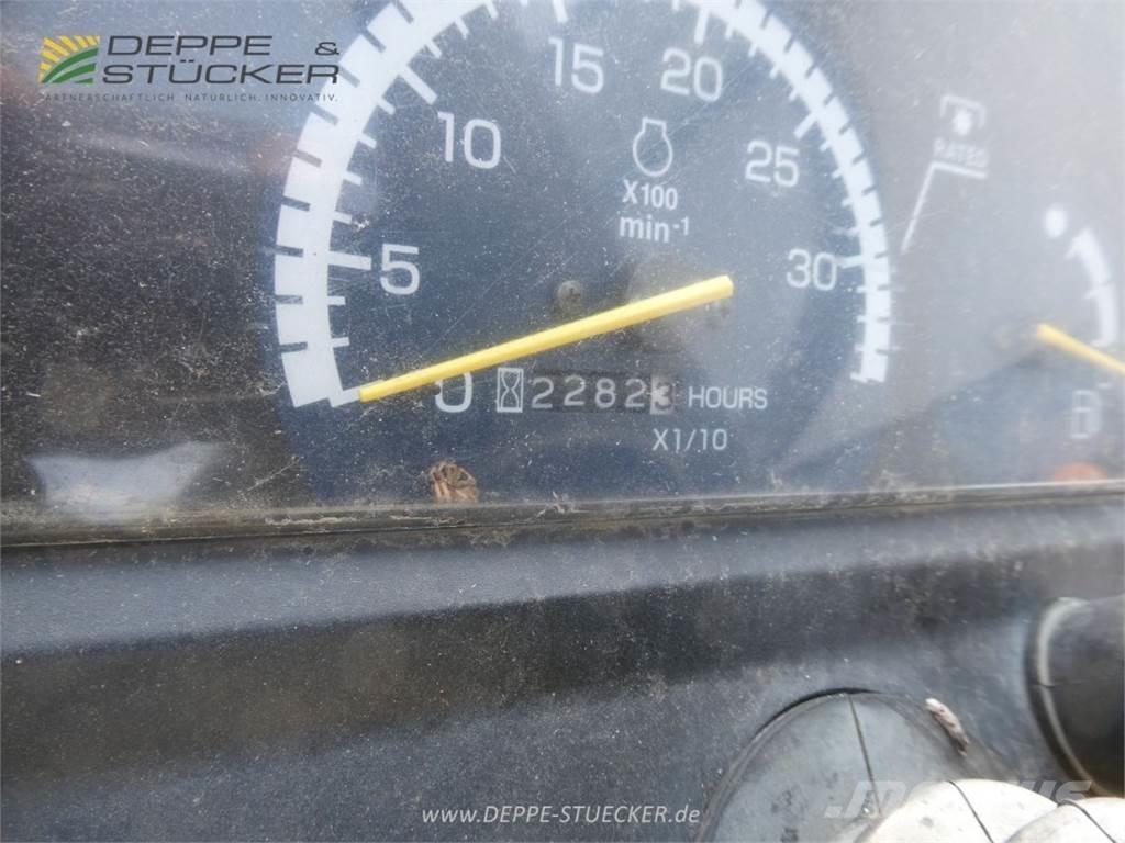 John Deere 2320 Компактни трактори