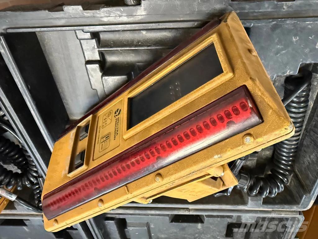 CAT D6M Верижни булдозери
