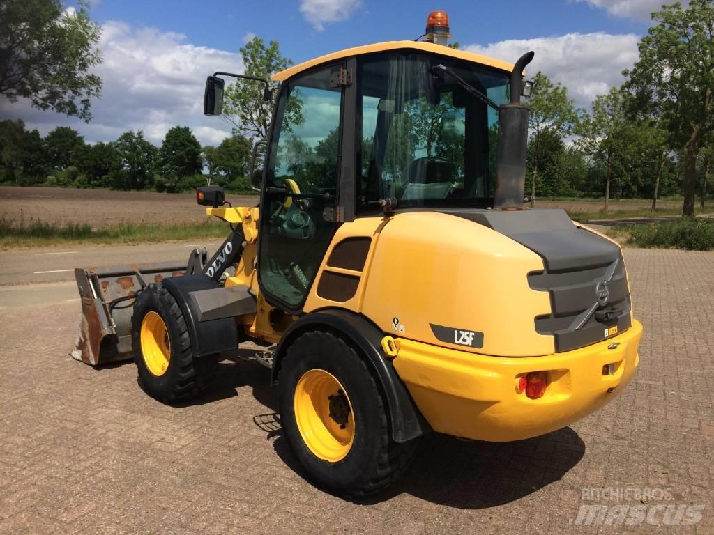 Volvo L 25 F Колесни товарачи