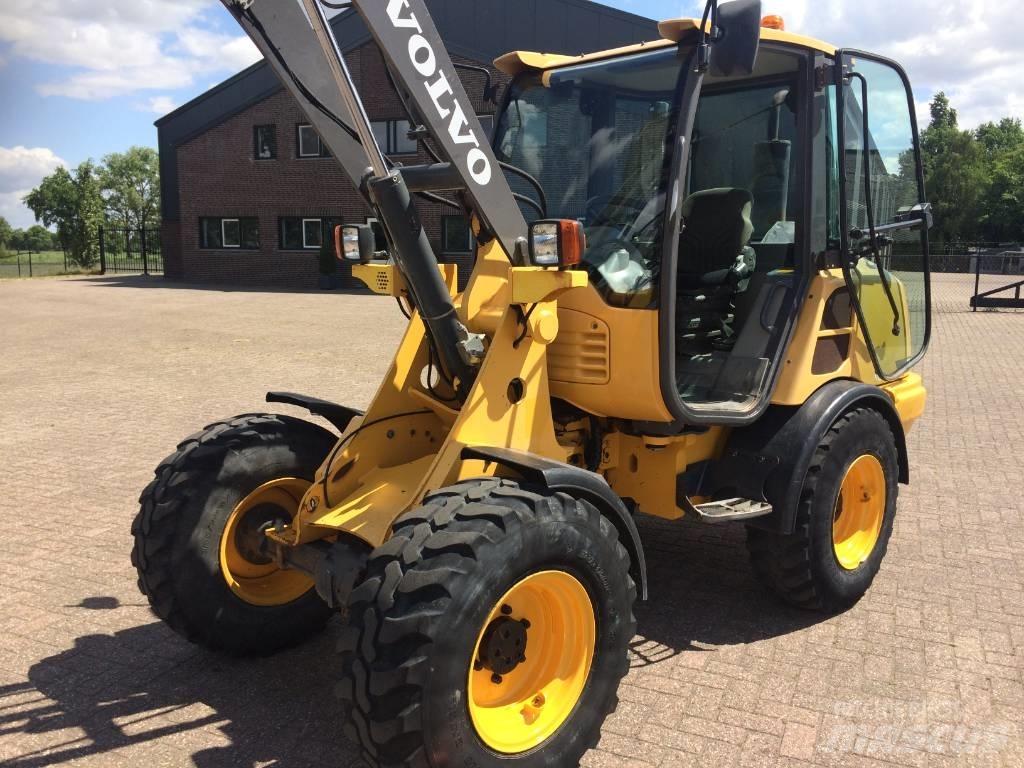 Volvo L 25 F Колесни товарачи