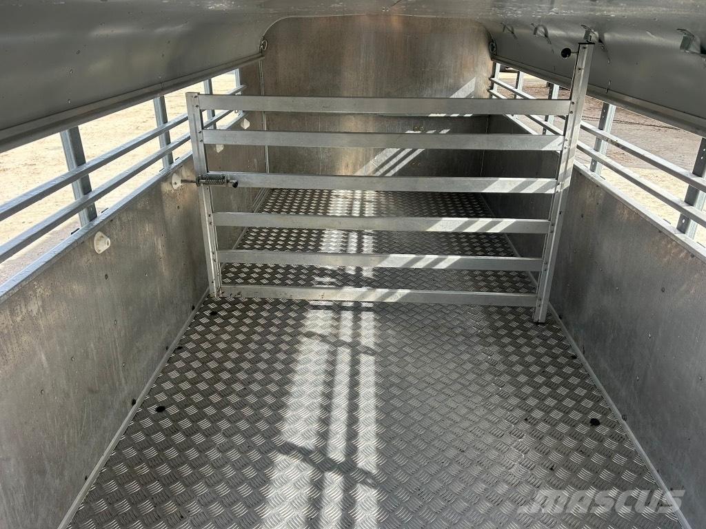 Ifor Williams TA 510 Ремаркета за превоз на животни