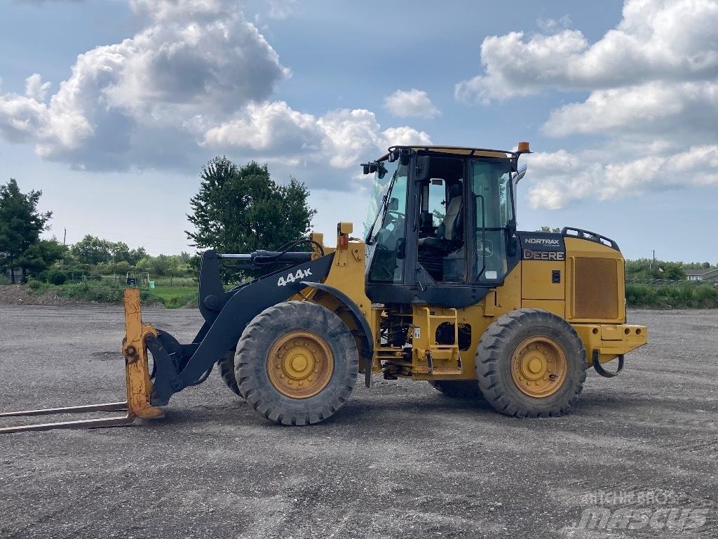 DEERE 444K Колесни товарачи