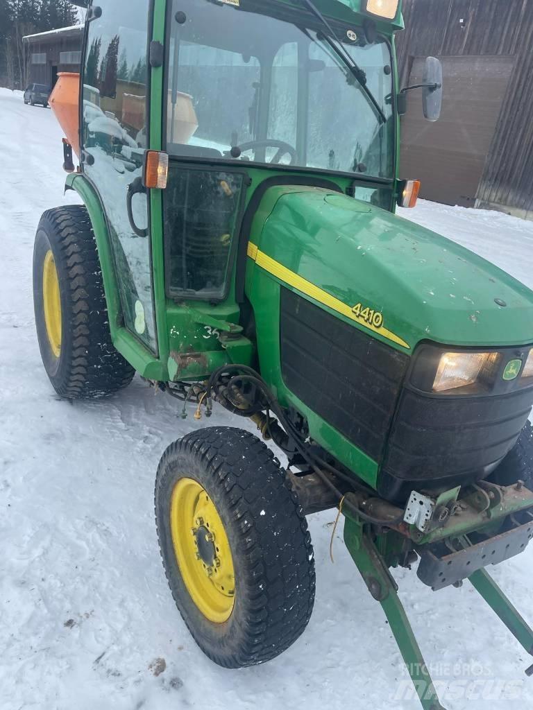 John Deere 4410 Компактни трактори