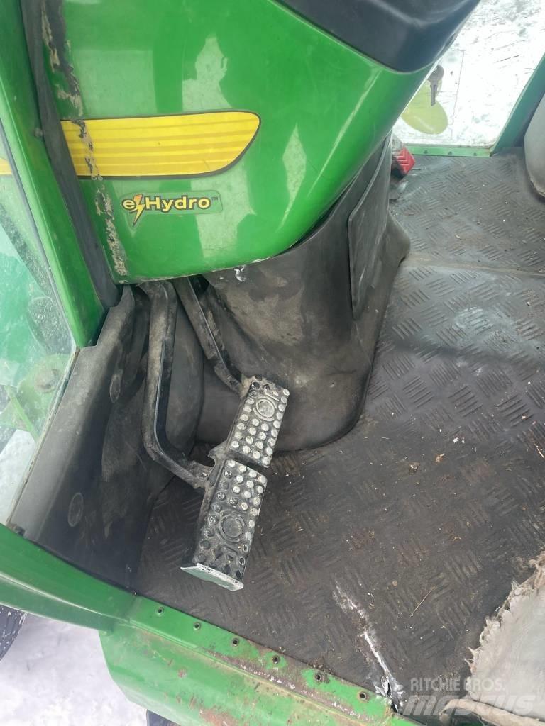 John Deere 4410 Компактни трактори
