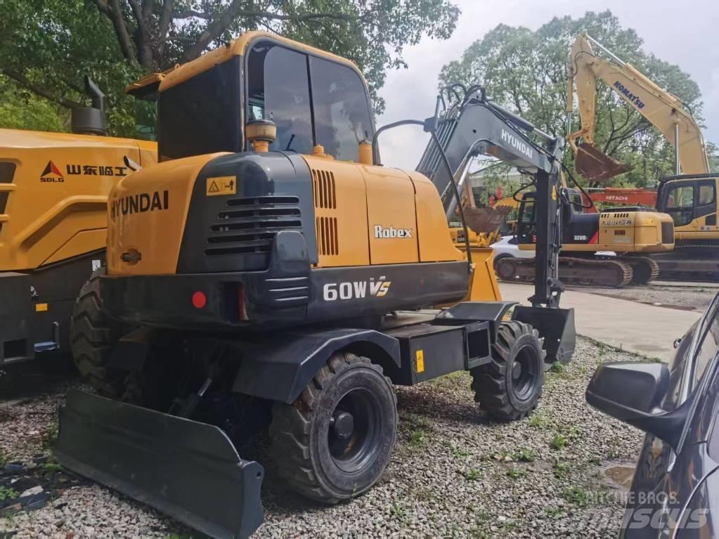 Hyundai r60w Колесни екскаватори