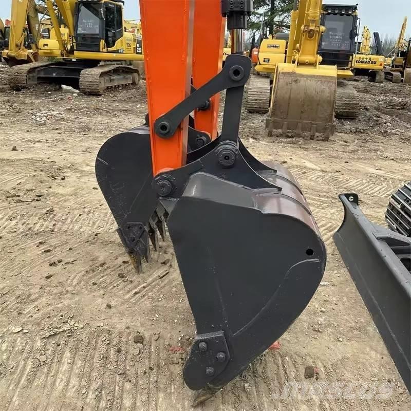 Doosan DX 80 Средни екскаватори 7т - 12т
